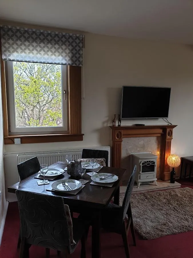 Large 3 Bedroom Apartment/Flat In Ideal Location Edinburgh 0*,  United Kingdom