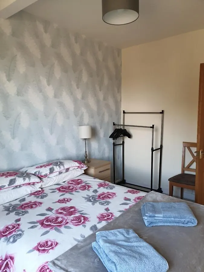 Large 3 Bedroom Apartment/Flat In Ideal Location Edinburgh