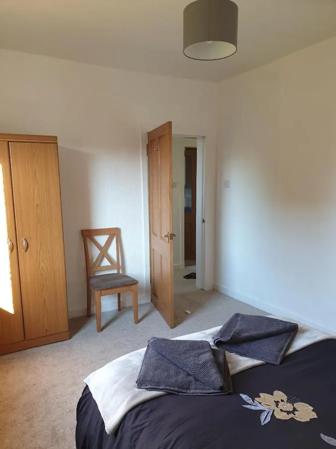 Large 3 Bedroom Apartment/Flat In Ideal Location Edinburgh 0*,