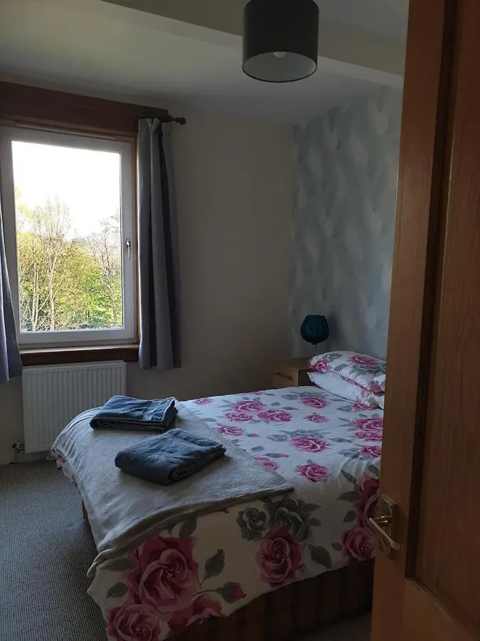 Apartment Large 3 Bedroom Apartment/Flat In Ideal Location Edinburgh