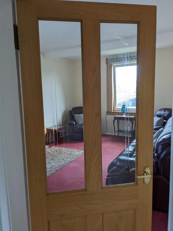 Apartment Large 3 Bedroom Apartment/Flat In Ideal Location Edinburgh